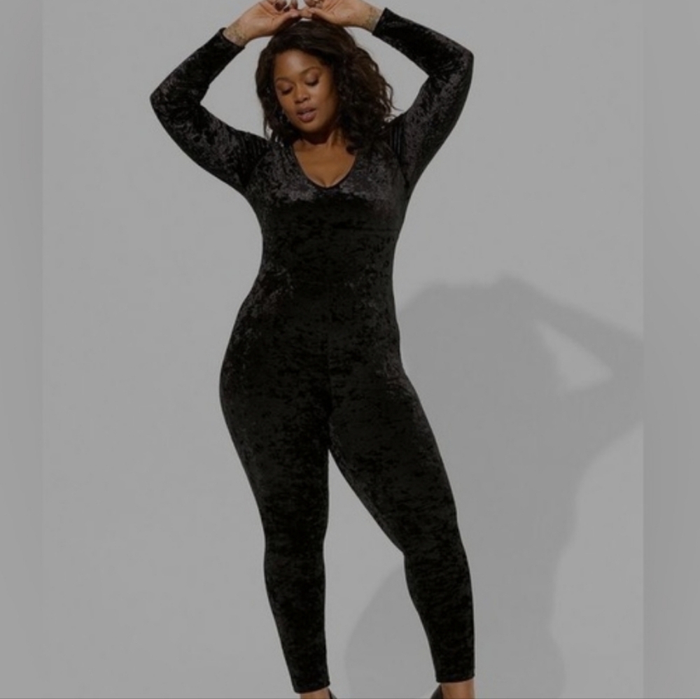 Torrid Plus Size Full Length Crushed Velvet Black Long Sleeve Jumpsuit 2X-3X